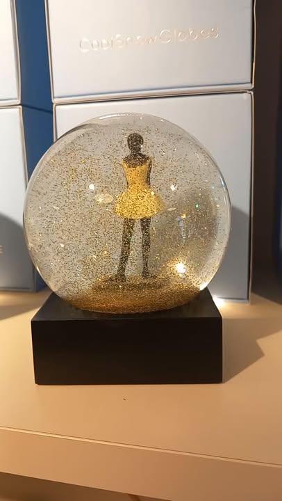 Sous leur dome de verre de jolies danseuses prennent vie 1 122193569006773078 - Concarneau Sous leur dome de verre de jolies danseuses prennent vie 1 122193569006773078 - Concarneau